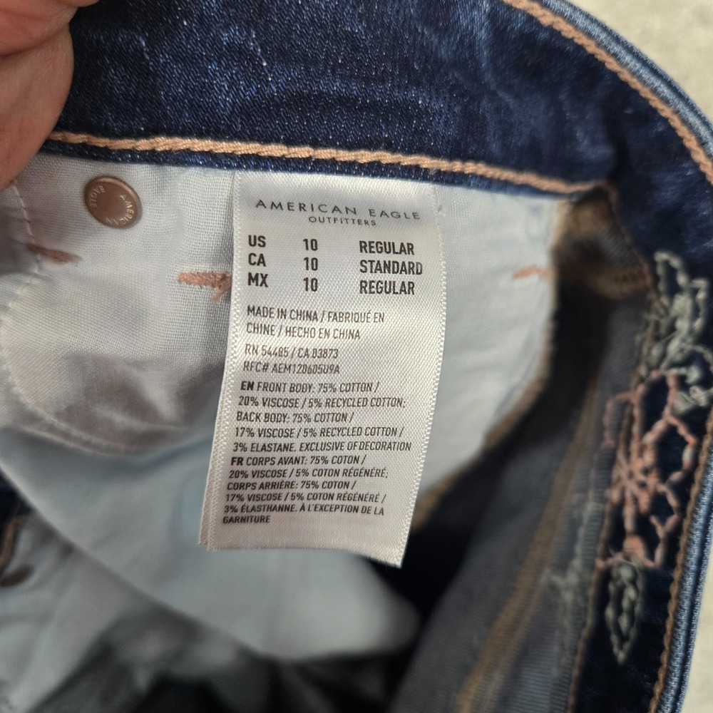 American Eagle Strigid Thrashed mom Jean women 10 (30 x 28) Rose embroidered NEW - Picture 10 of 11